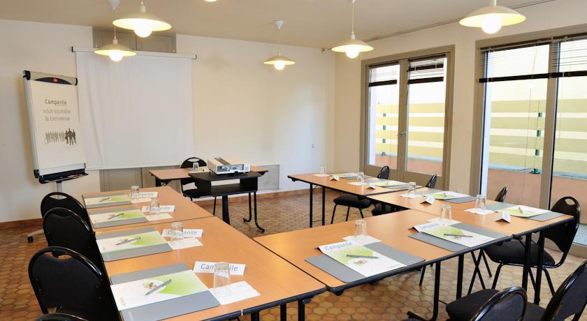 Campanile Bourges Nord - Saint-Doulchard Hotel Екстериор снимка