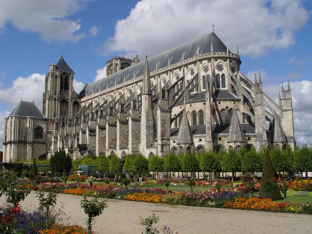 Campanile Bourges Nord - Saint-Doulchard Hotel Екстериор снимка
