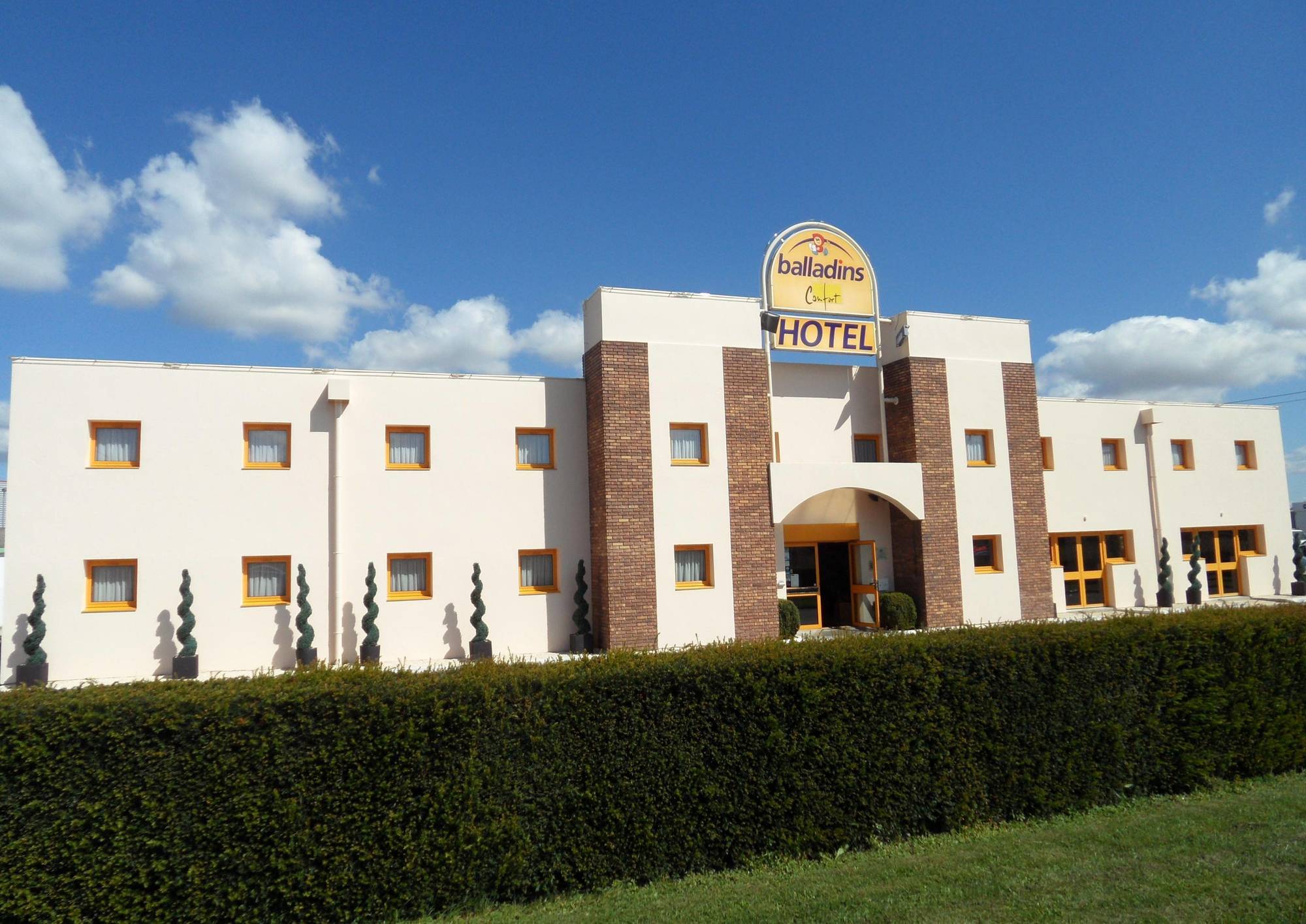 Campanile Bourges Nord - Saint-Doulchard Hotel Екстериор снимка