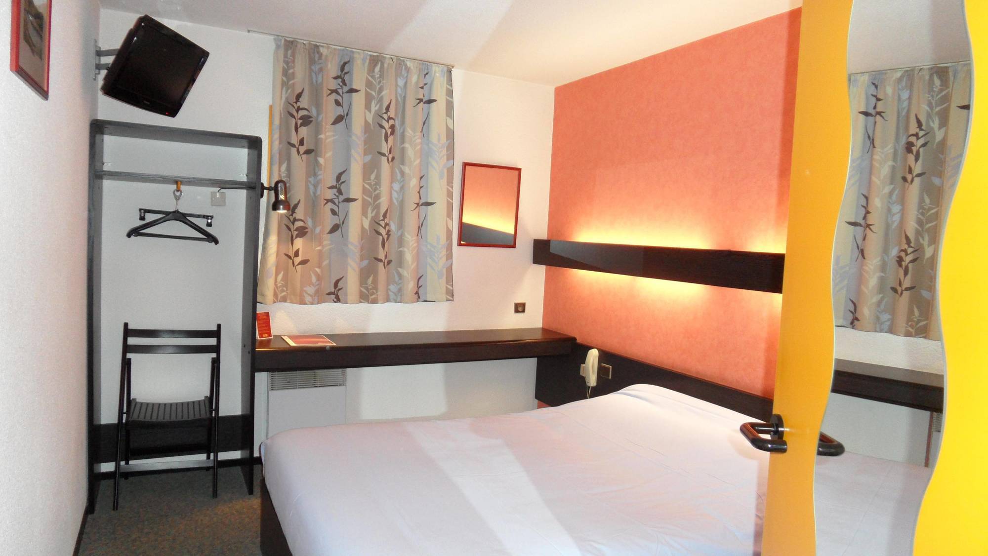 Campanile Bourges Nord - Saint-Doulchard Hotel Екстериор снимка