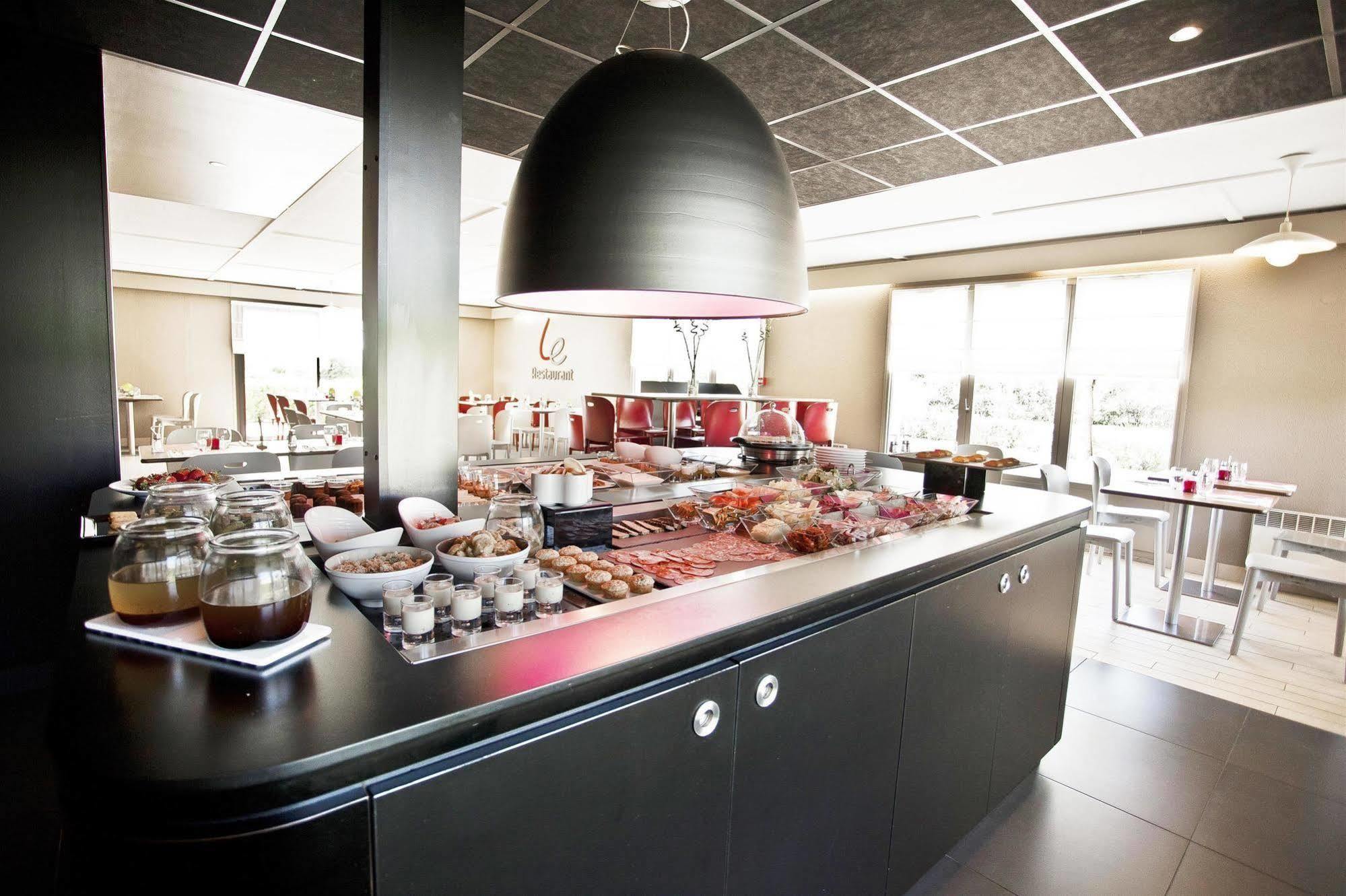 Campanile Bourges Nord - Saint-Doulchard Hotel Екстериор снимка